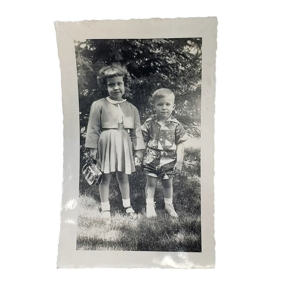 Vtg Children Summertime Hangout Monochrome Photography Found Snapshot Portrait - Picture 1 of 4